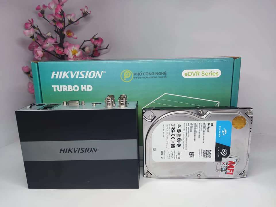 Đầu ghi hình 4 kênh Hikvision DS-E04HQHI-B